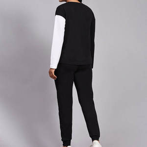 Funky Kitted logotipo bordado personalizado manga larga poliéster alta calidad señoras chándales sudaderas con capucha conjunto deportivo de dos piezas - Product Image 2