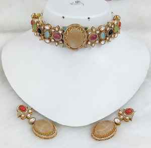 Ensemble de collier ras du cou en laiton Polki inspiré de Sabyasachi, idéal pour les mariages, les tenues de soirée, complète les tenues ethniques et occidentales - Product Image 4