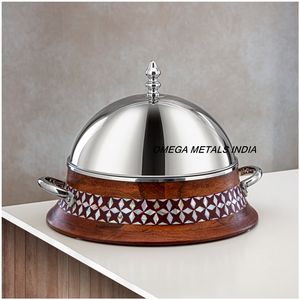 Casserole unique pour cuisine de luxe Casserole de haute qualité avec base en bois et couvercle argenté Hot Pot & Food Warmer - Product Image 1