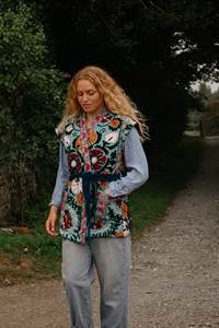 Abrigo de mujer bordado Suzani tradicional hecho a mano, chaqueta de lona con patrón Floral, botón de relleno de algodón, cierre para invierno - Product Image 3