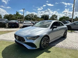 Mercedes-Benz CLA 35 AMG 4MATIC 2025 certifiée, propre et en bon état, boîte automatique, moteur turbo, intérieur foncé, sièges en cuir, régulateur de vitesse adaptatif (ACC) - Product Image 4
