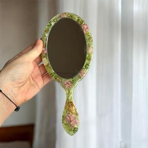 Miroir à main en résine avec finition lisse et brillante, parfait pour un usage quotidien, le maquillage ou des fins décoratives, ajoutant une touche élégante - Product Image 5