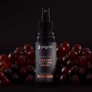 Bruma Fijadora de Maquillaje Insta Fix, Hidratante y de Larga Duración con Brillo - Product Image 4