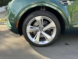Offre exceptionnelle : Bentley Bentayga Hybride AWD 2020 d'occasion, propre et prêt à être expédié - Product Image 2