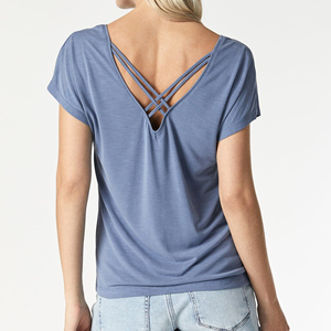 T-shirt à col en V personnalisé de haute qualité pour femmes avec logo OEM T-shirt élégant bon marché directement de l'usine du Bangladesh - Product Image 4