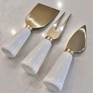 Service à fromage moderne en acier inoxydable plaqué or avec poignée en bois au design unique Couverts de haute qualité pour mariage au restaurant - Product Image 5