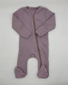 Vente en gros de vêtements pour bébés Barboteuse de luxe biologique douce côtelée Bébé filles et garçons 0-6 mois Vêtements de nuit Combinaison hiver Style décontracté - Product Image 4