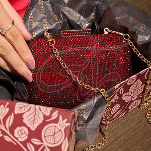 Pochette pour femme de forme rectangulaire, de haute qualité, avec des coins arrondis doux, ornée de strass scintillants effet perle, portable et tendance - Product Image 3