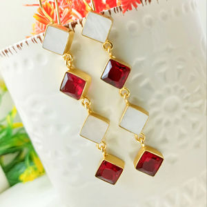 Pendientes Colgantes Chapados en Oro con Perlas y Piedras de Cuarzo, Joyería Elegante Hecha a Mano para Mujer - Product Image 1