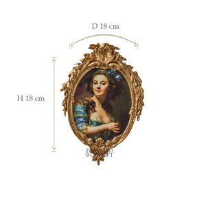 Cadre ovale en laiton antique avec des détails de feuilles ornées représentant une œuvre d'art portrait européen classique dans un style vintage - Product Image 4