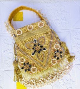 Bolso de Fiesta Étnico Hecho a Mano con Bordado Potli Batua, Patrón de Cuentas y Piedras, Cierre con Correa Dori, Forro de Algodón, Capacidad de 1-1.9L - Product Image 4