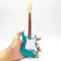 GUITARE MINIATURE EXCLUSIVE 10 POUCES SÉRIE STRATOCASTER - DÉCORATION PÂTELINE, DÉPÔLITEMENT, HALLOWEEN, MAISON