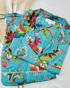 Conjunto de ropa de dormir de algodón sostenible para mujer Blue Blossom Pijamas cortos para verano Conjunto de dormir para mujer - Product Image 4