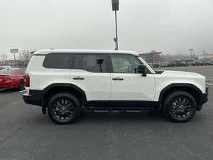 รถยนต์โตโยต้าแลนด์ครุยเซอร์ 4WD SUV ครอสโอเวอร์ ปี 2024 มือสอง สภาพดี - Product Image 6