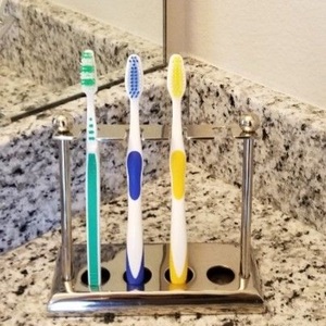 Porte-brosse à dents en métal contemporain avec une forme élégante pour l'organisation du comptoir de la salle de bain - Product Image 6
