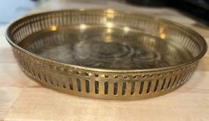 Bandeja de bebida de plato de latón vintage Bandeja de servicio o tocador para uso en el hogar Hotel Wending Party Hecho por Metal en el extranjero - Product Image 4