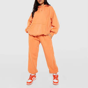 Ensemble de survêtement pour femmes avec sweat à capuche et pantalon de survêtement à jambes évasées, en coton 100%, uni, décontracté, logo personnalisé, 2 pièces, pour l'hiver - Product Image 4