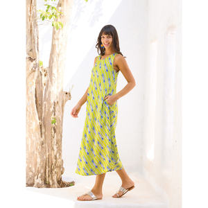 Vestido Maxi con Volantes y Estampado Floral Tropical - Estilo Gótico con Cintura Baja, Talla Única - Product Image 5