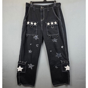 Pantalon cargo noir évasé pour femme, style punk gothique emo, avec étoiles et surpiqûres contrastées, 2026 - Product Image 1
