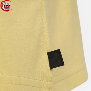 Camiseta de gran tamaño con logotipo para hombre con dobladillo curvo de gota más largo Grapa de patín de tela suave con estilo elevado - Product Image 4