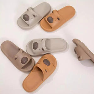 Pantoufles femme, pantoufles pain femme Capybara, semelle haute 3cm, douces, mignonnes et drôles - Product Image 1