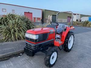 จัดส่งฟรี รถแทรกเตอร์ KUBOTA T22 มือสอง 22 แรงม้า ขับเคลื่อน 4 ล้อ, เครื่องยนต์ดีเซล D1403 1.4 ลิตร 3 สูบ, เกียร์ 12F/4R, PTO 540 รอบต่อนาที, ชุดต่อพ่วง JIS-1 - Product Image 1