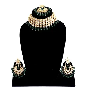 Ensemble de bijoux fins bohèmes en Kundan vert, plaqué or 18 carats, collier, boucles d'oreilles, Maang Tikka pour les mariages - Product Image 1