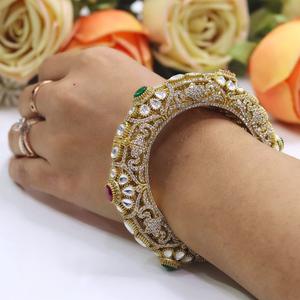 Brazalete Abrible de Kundan con Acabado Dorado Icónico de Primera Calidad para Bodas y Compromisos, Colección para Fiestas, para Mujer - Product Image 2