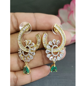 Pendientes largos de dos tonos de aspecto Premium para mujer con un acabado impresionante y artesanía moderna de la India - Product Image 2