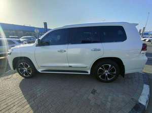 SUV 2022-2023 Sièges en cuir Toit ouvrant panoramique Transmission automatique Intérieur foncé neuf Moteur 6 cylindres turbo - Product Image 3