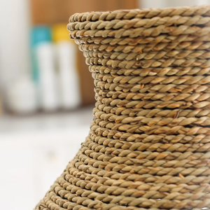 Vase à cône en jonc de mer fabriqué au Vietnam matériau écologique pour la décoration intérieure et la décoration de la vaisselle en gros - Product Image 2