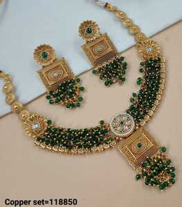 ENSEMBLE DE BIJOUX INDIENS TRADITIONNELS ET À LA MODE EN CUIVRE ENSEMBLE DE BIJOUX DE MARIAGE POUR FEMMES BOUCLES D'OREILLES ET COLLIER - Product Image 2