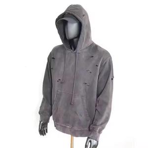 Vente en gros Sweat à capuche pour homme en coton épais, coupe oversize, avec broderie vieillie, effet délavé soleil et imprimé - Product Image 4