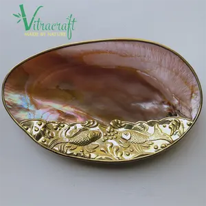 Rosa Perlenmutter-Schale Platte mit natürlichen schillernden Kupfern bedeckt. Teller für Obst, Speisen, Präsentationsteller. Größe 17-18 cm