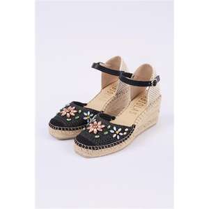 Alpargata cerrada con punta en cuña - Product Image 2