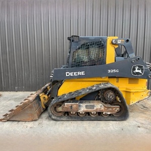 Assez utilisé 819 heures JD 325G puissant Skid Steer avec moteur 55.18kW entièrement entretenu prêt à l'emploi - Product Image 3