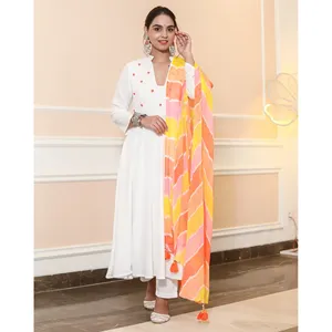 Conjunto de Traje Formal Gauri de Georgette Blanco - Product Image 1