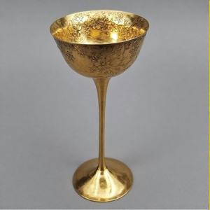 Gobelet brillant vintage en métal doré Calice à vin Gobelet de finition antique traditionnelle pour les rituels religieux et les autels d'église - Product Image 5