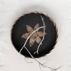 Plateau de présentation rond en rotin, couleurs personnalisées, style unique, plateau de service en osier naturel, vente en gros, prêt à être expédié - Product Image 1