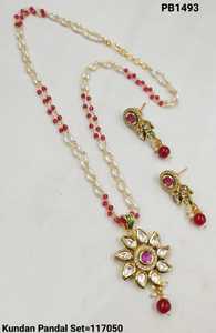 Fleur élégante Kundan & Drop traditionnel plaqué or pendentif collier ensemble correspondant boucle d'oreille avec chaîne Motipearl pendentif collier ensemble - Product Image 2