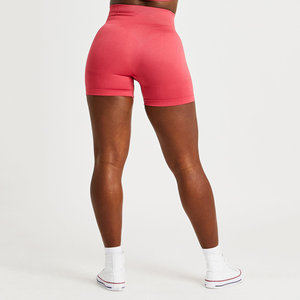 Matériau léger et durable avec taille haute sécurisée offrant flexibilité et confort pour les shorts de yoga de performance sportive - Product Image 1