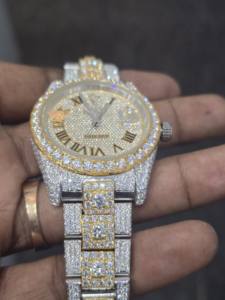 Montre classique ronde en moissanite et diamant, design hip-hop de haute qualité avec mouvement mécanique artisanal pour hommes et femmes - Product Image 2