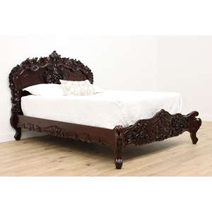 Marco de cama Ayana hecho de madera de caoba de alta calidad con tallado a mano y diseño ecológico clásico para uso en dormitorios interiores - Product Image 1