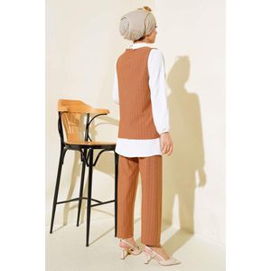 Conjunto de tres piezas y dos piezas de rayas para mujer en color camel - Product Image 3
