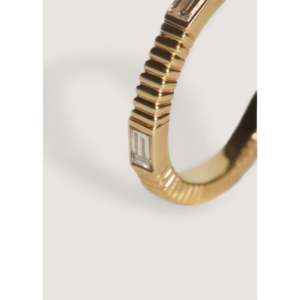 Colección de Anillos Elegantes con Diamantes en Forma de Baguette - Product Image 4