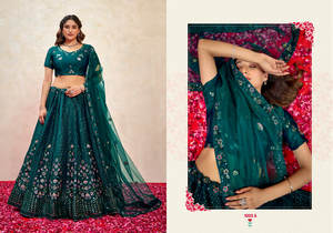 Fourniture directe d'usine Vêtements de fête de luxe Lehenga Choli avec broderie lourde Dupatta pour les occasions spéciales disponibles à la vente - Product Image 2