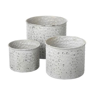 Maceta decorativa de forma redonda Maceta de metal Juego de 3 Maceta de metal de plata galvanizada con diseño en relieve - Product Image 3