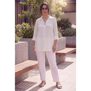 Blusa Modal Talla Grande con Accesorio de Cuello Color Crudo - Product Image 4