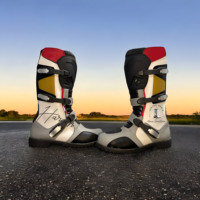 Chaussures de moto en cuir véritable pour hommes, style course d'aventure, avec semelle intérieure, bottes de motard de vitesse, bout carré, fermeture éclair à bouton, imperméables, vente en gros