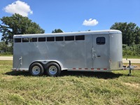 Remorques à chargement oblique Delta 4 pour 4 chevaux, abordables |   Remorque pour bétail |   Semi-remorque de transport d'animaux pour le transport de bovins, de moutons et de porcs à usage agricole
